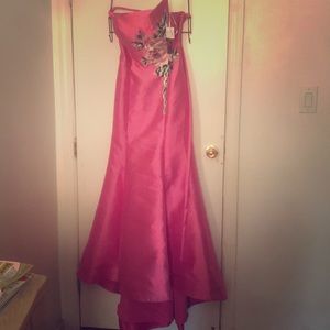 A nice dress. Brand new never worn not once.